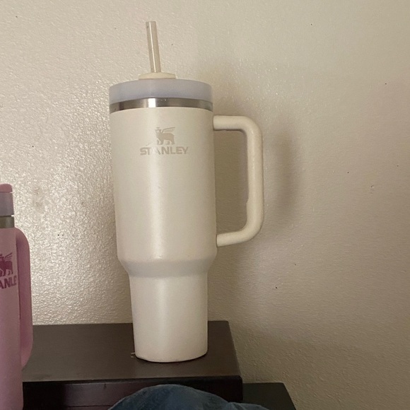 Stanley White Tumbler with Handle - Picture 1 of 1